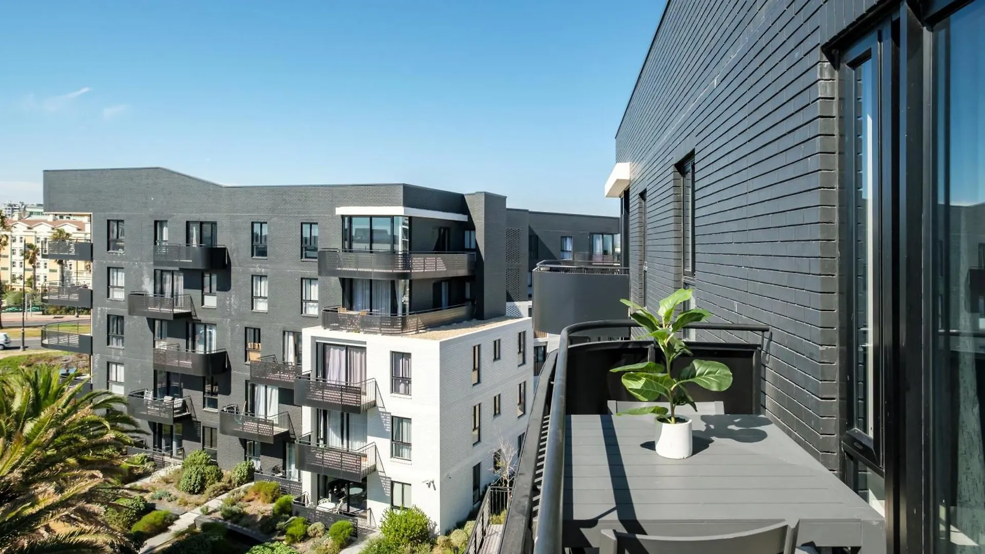 Belina - Nine Palms Premier Apartment Cape Town