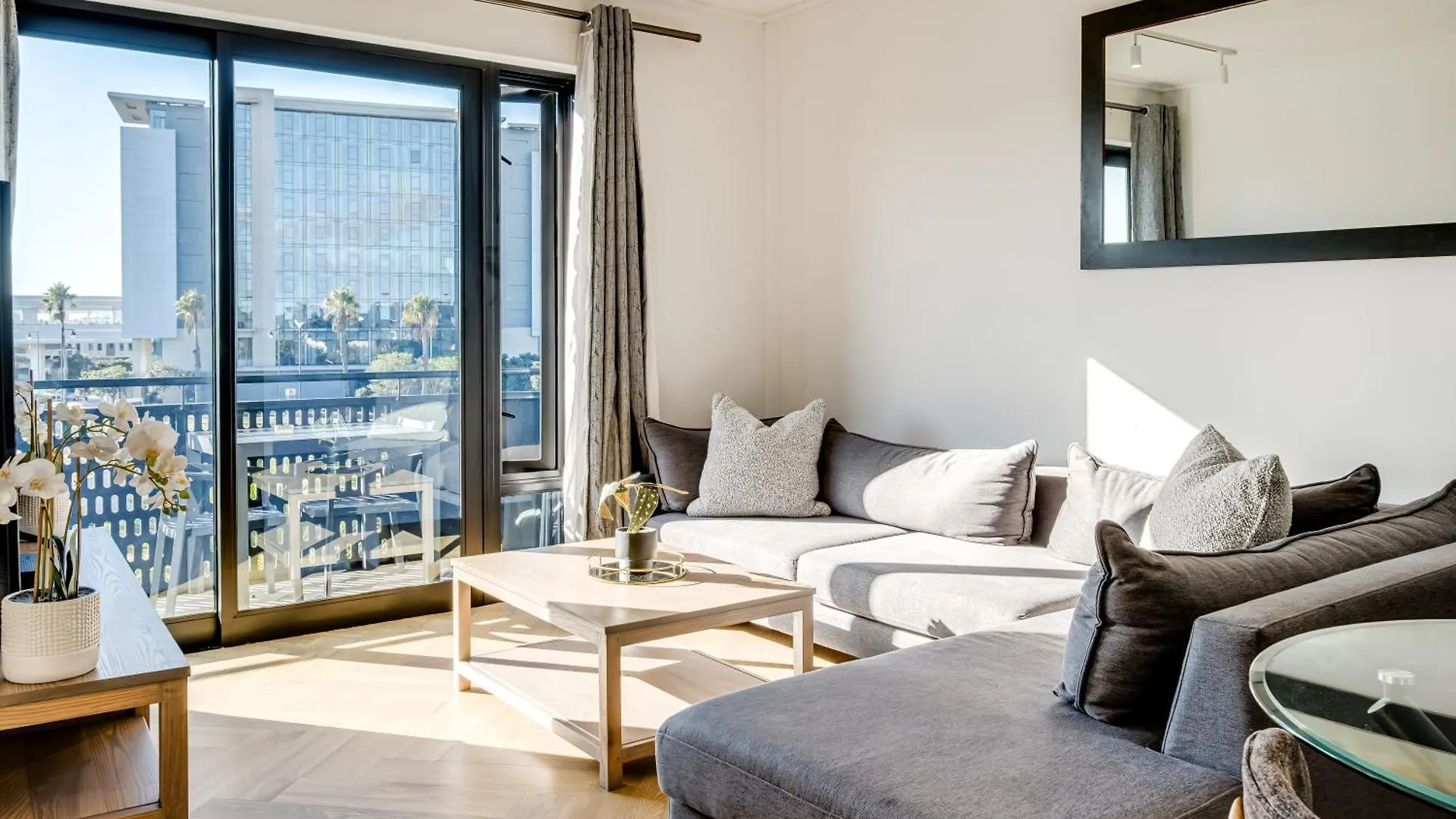 Belina - Nine Palms Premier Apartment Cape Town
