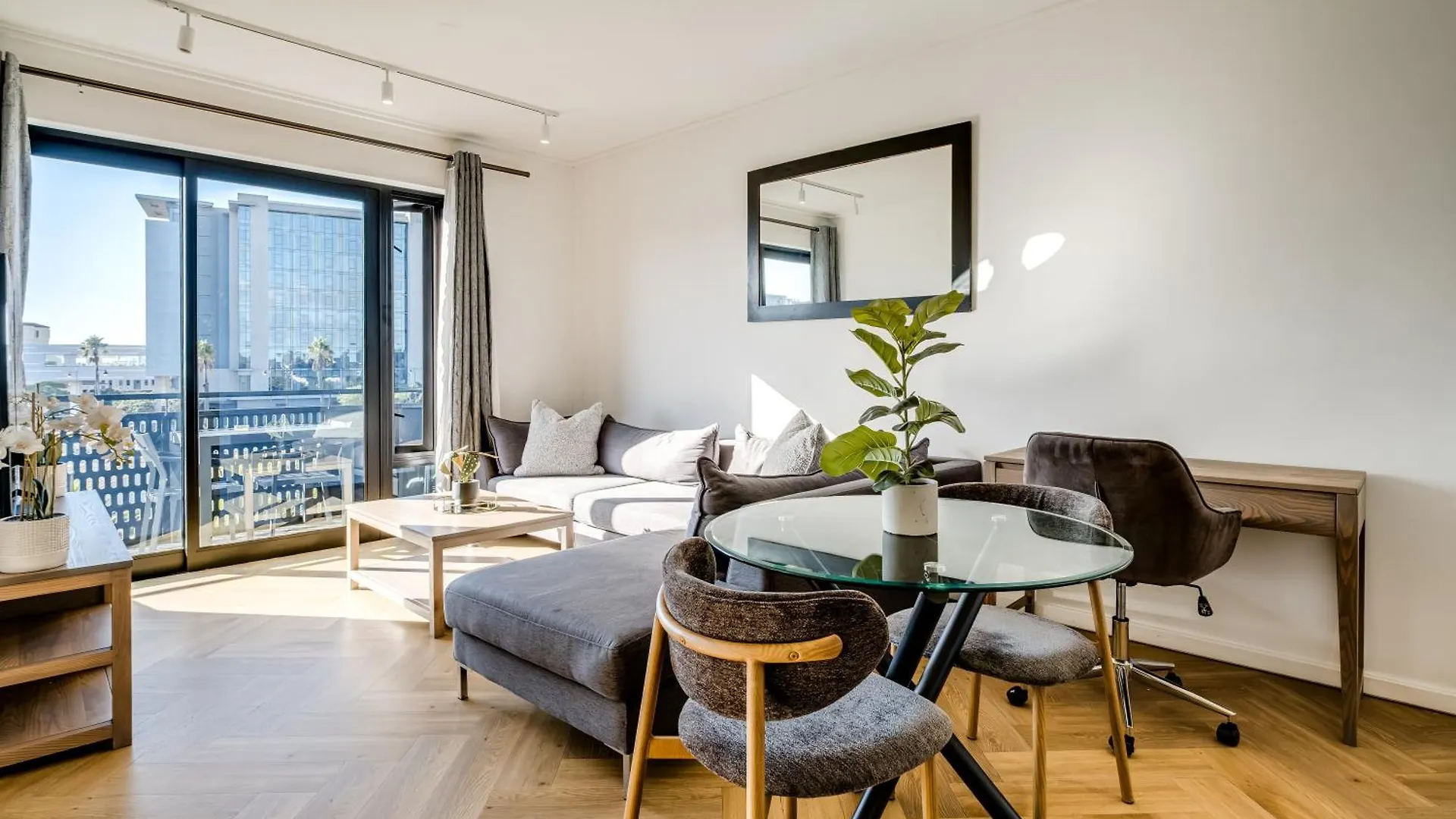 Belina - Nine Palms Premier Apartment Cape Town
